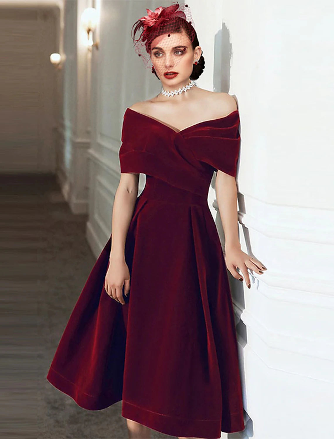 Vestido de invitada de boda de otoño hasta la rodilla, manga corta, hombros descubiertos, terciopelo con pliegues, color puro